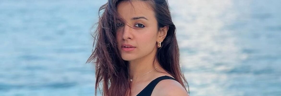 Call girls in Gulmohar Park Delhi 8447777795 Book Today